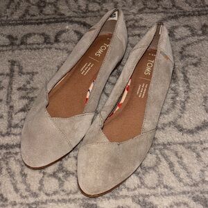 TOMS Women's Light Gray Suede Loafers